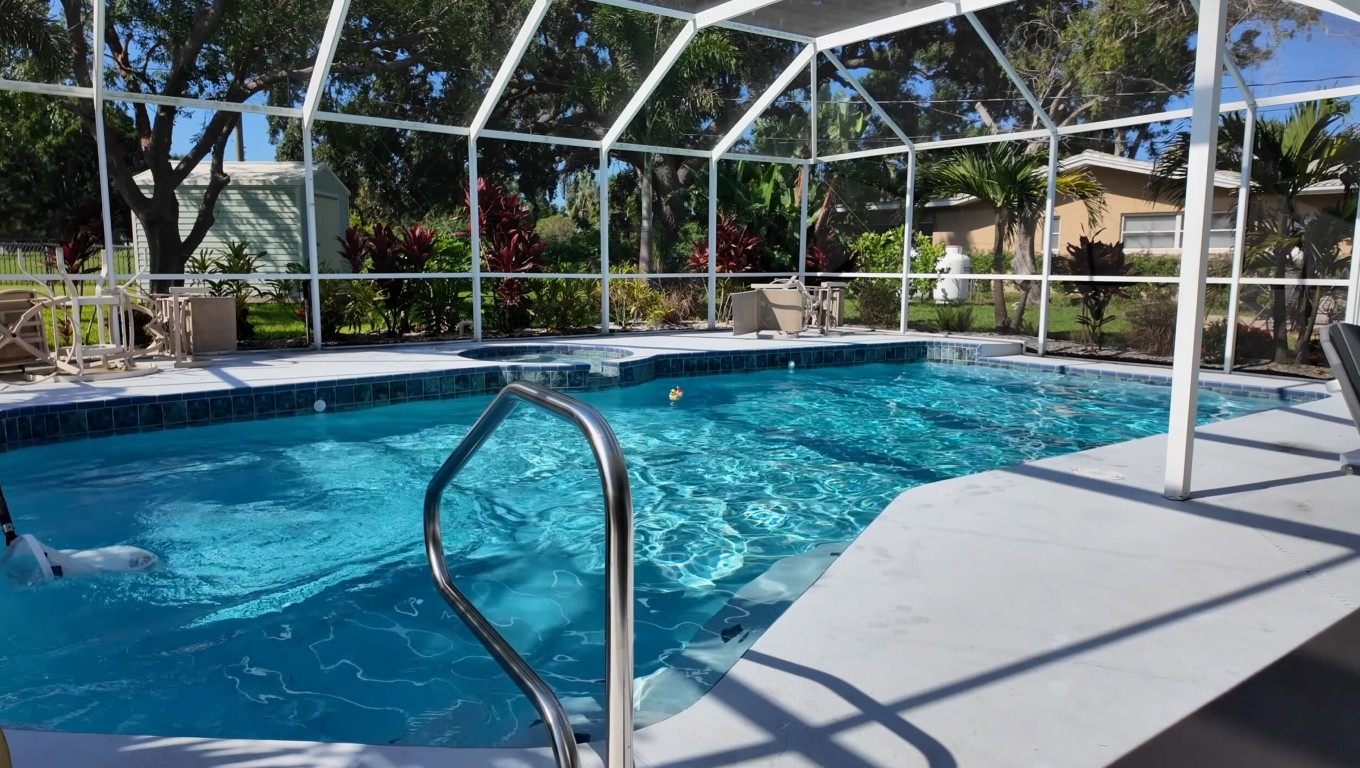 Pool filter cleaning and replacement service in South Gate
